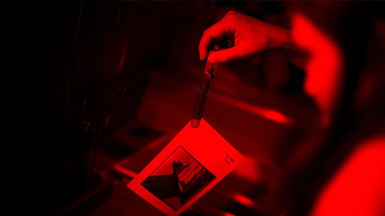 Проявитель для фотобумаги: как влияет на тон, контраст и черный цвет
